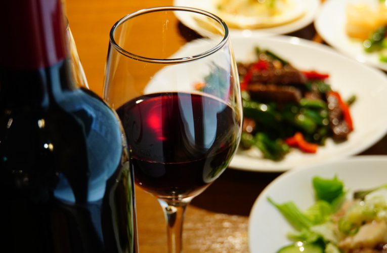 Los 10 consejos para cenar España como si fueses español